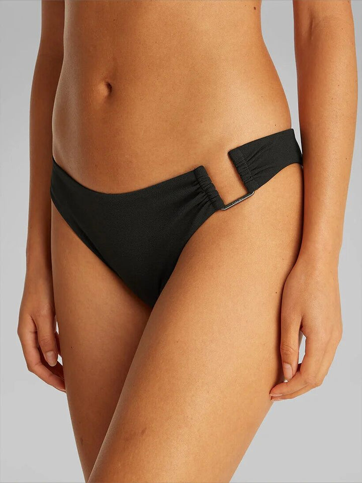 CURVED DELTA BIKINI