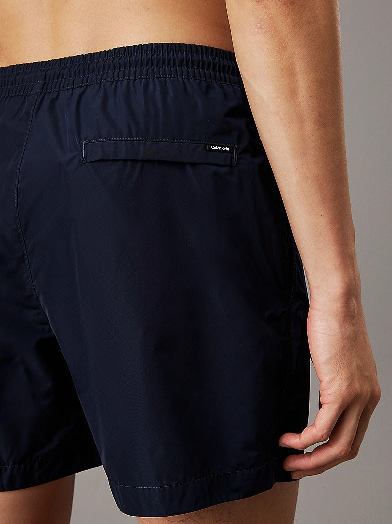 CK ESSENTIALS - MEDIUM DRAWSTRING